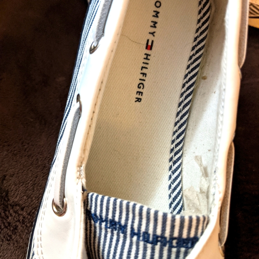 NWT Tommy Hilfiger Canvas Upper.  Size 7.  ALOT of cushion on the inside. - Picture 5 of 6